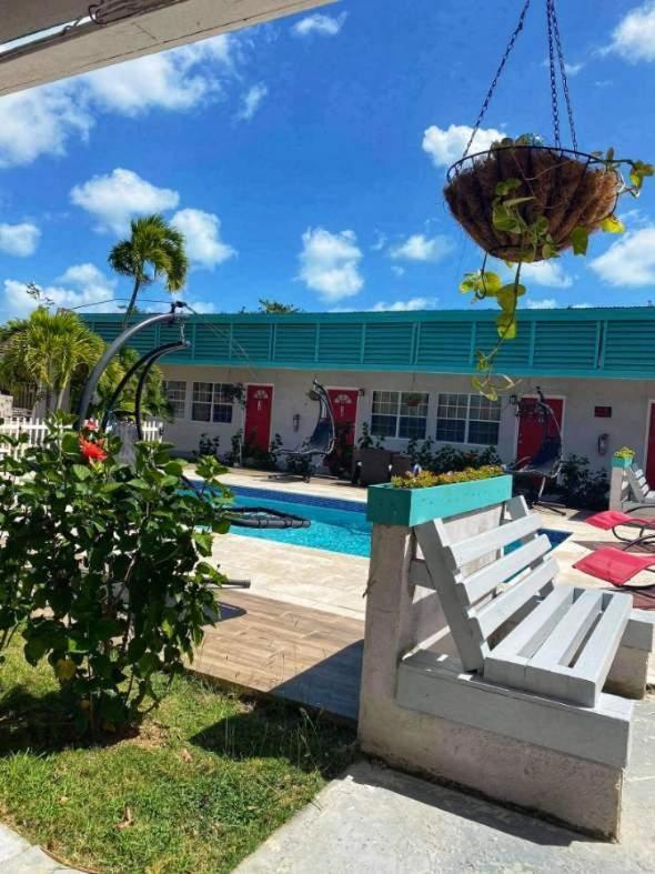 Georges Royal Inn Frederiksted Екстер'єр фото