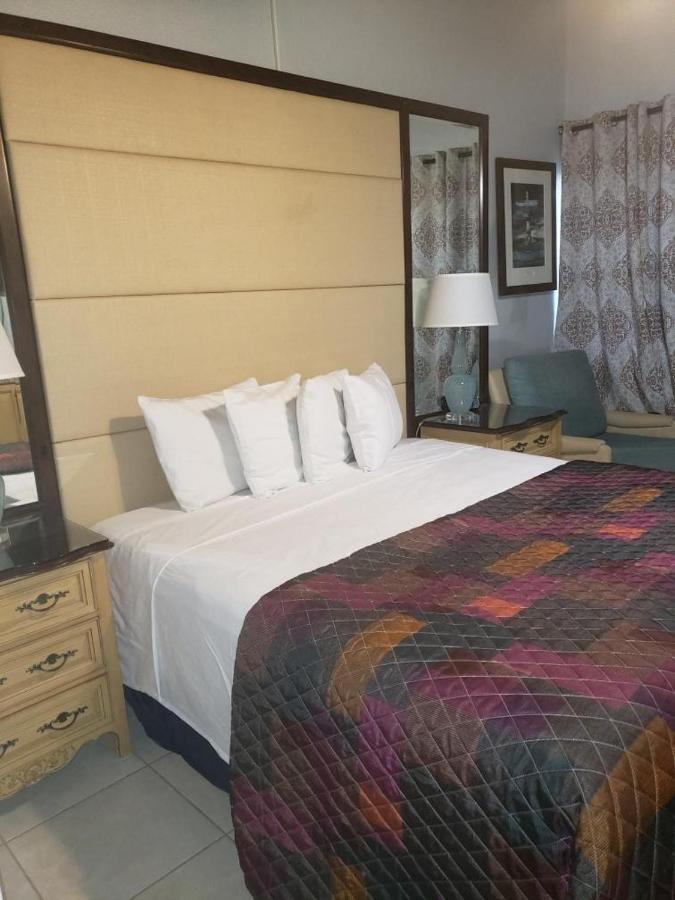 Georges Royal Inn Frederiksted Екстер'єр фото